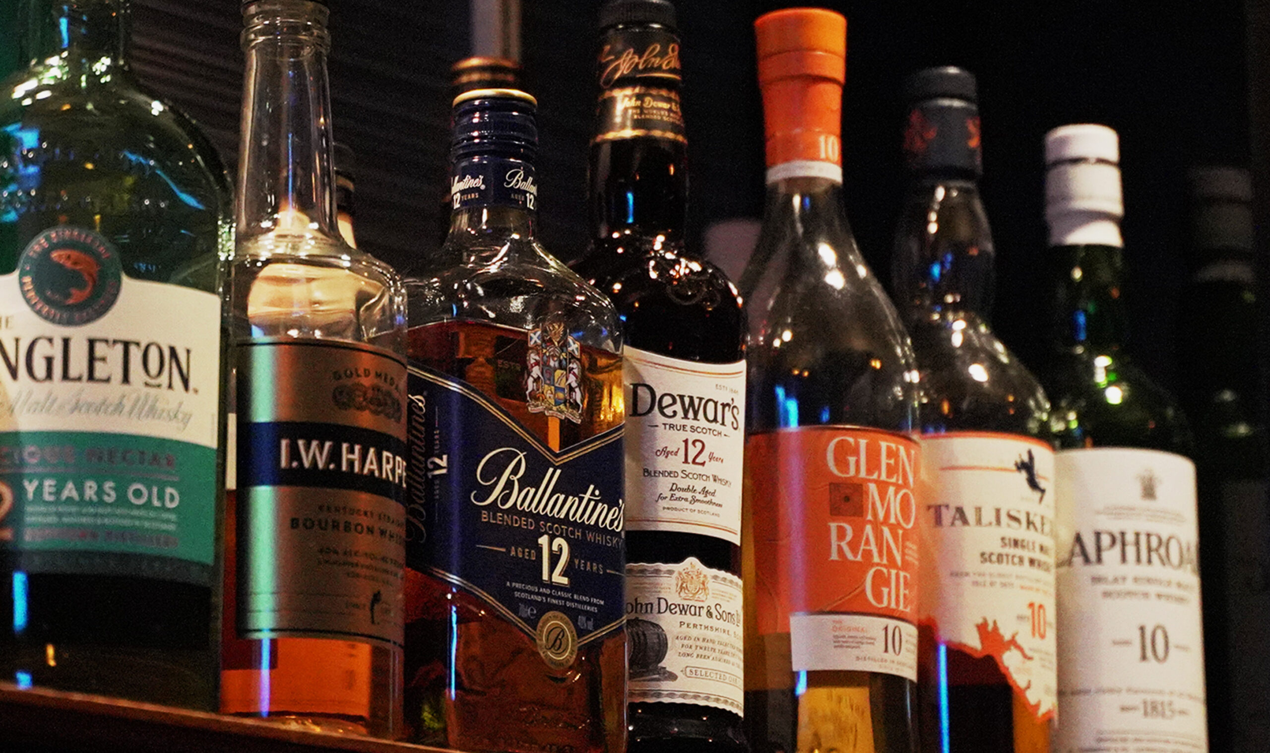 HOME - 岩塚・中村公園で飲み放題ができるカラオケバーならBar Flat